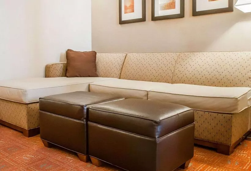 هتل Comfort Suites Farmington