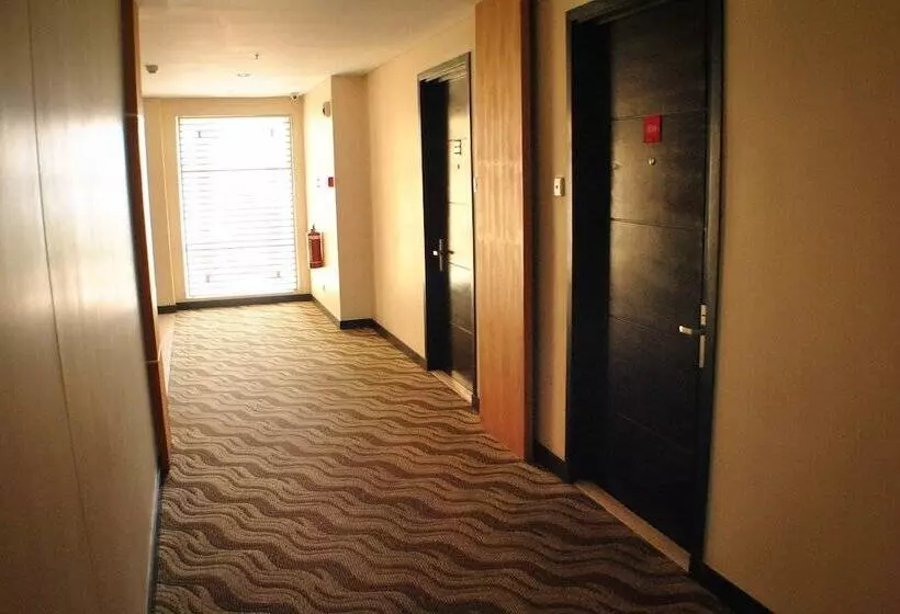 Отель Elizabeth Cebu