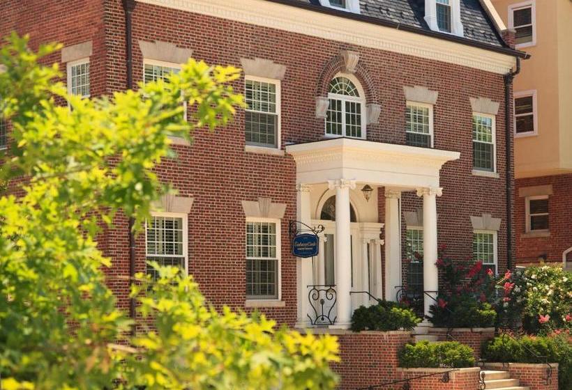 Отель Embassy Circle Guest House