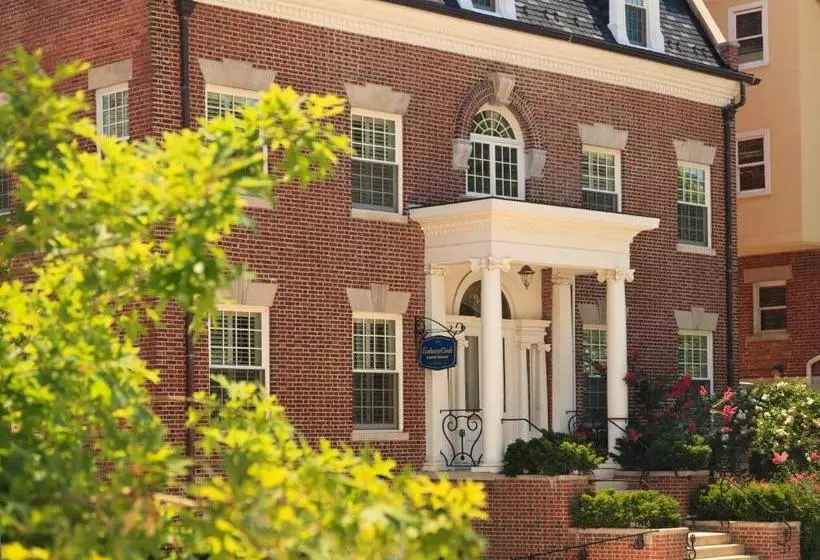 Отель Embassy Circle Guest House