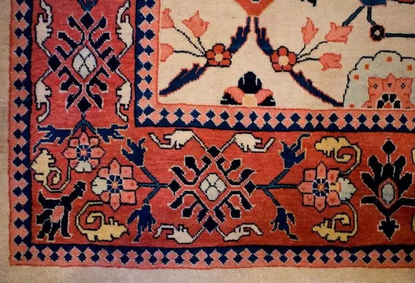 Отель Embassy Circle Guest House