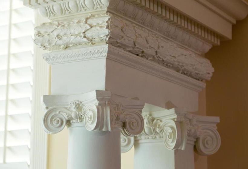 Отель Embassy Circle Guest House