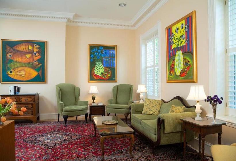 Отель Embassy Circle Guest House