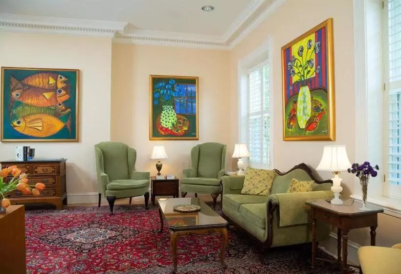 Отель Embassy Circle Guest House