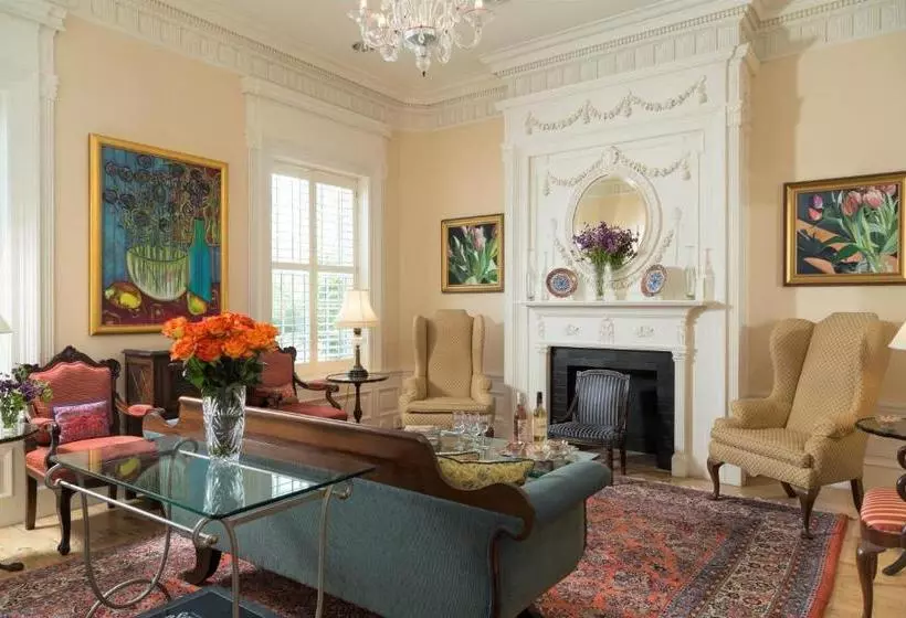 Отель Embassy Circle Guest House