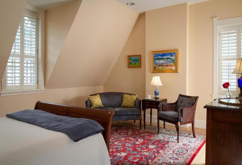 Отель Embassy Circle Guest House