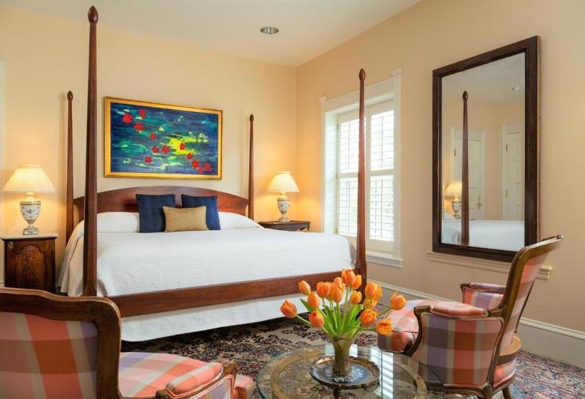 Отель Embassy Circle Guest House