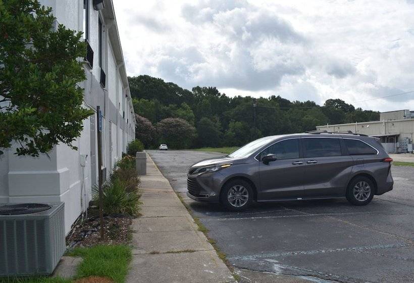 בית מלון כפרי Executive Inn And Suites Baker