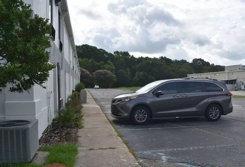 Отель Executive Inn And Suites Baker