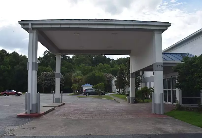 Отель Executive Inn And Suites Baker