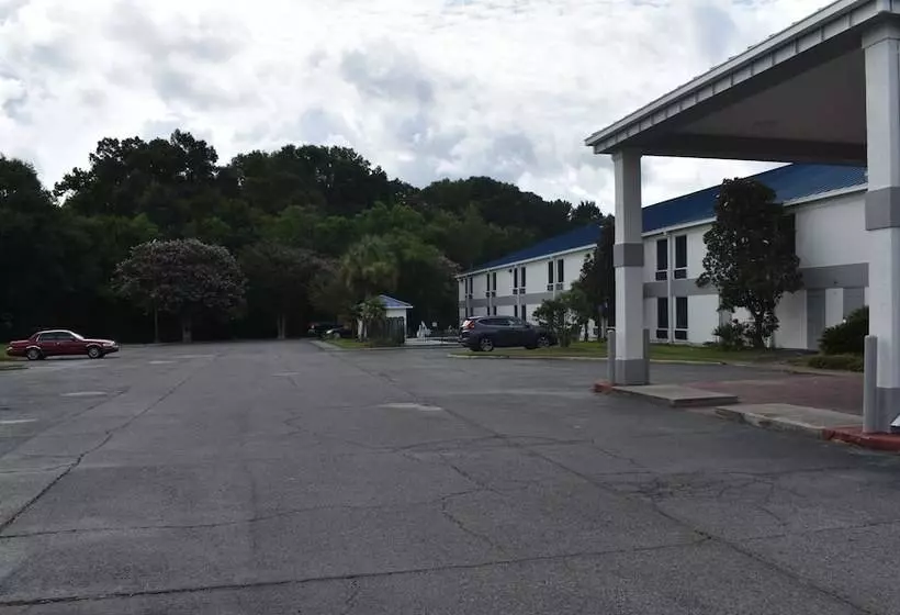 Отель Executive Inn And Suites Baker