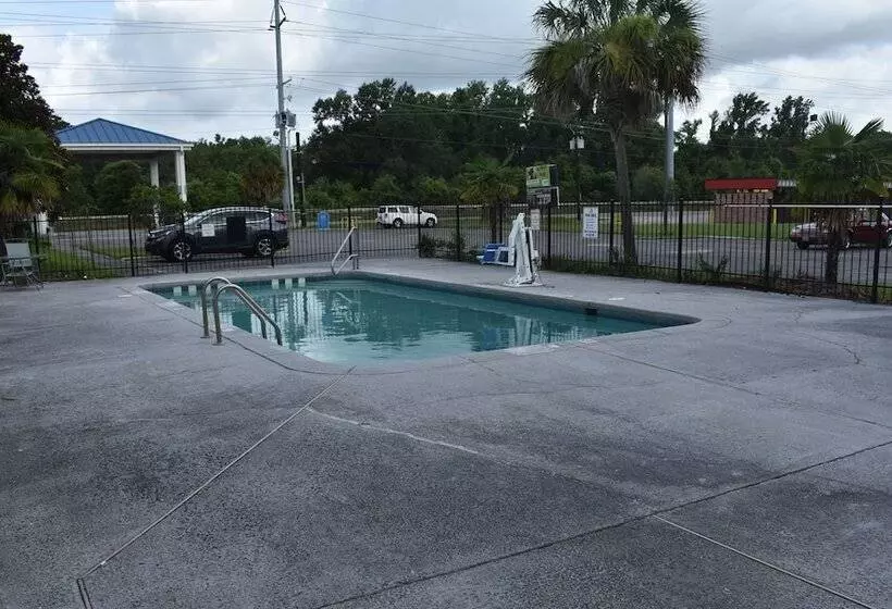 Отель Executive Inn And Suites Baker