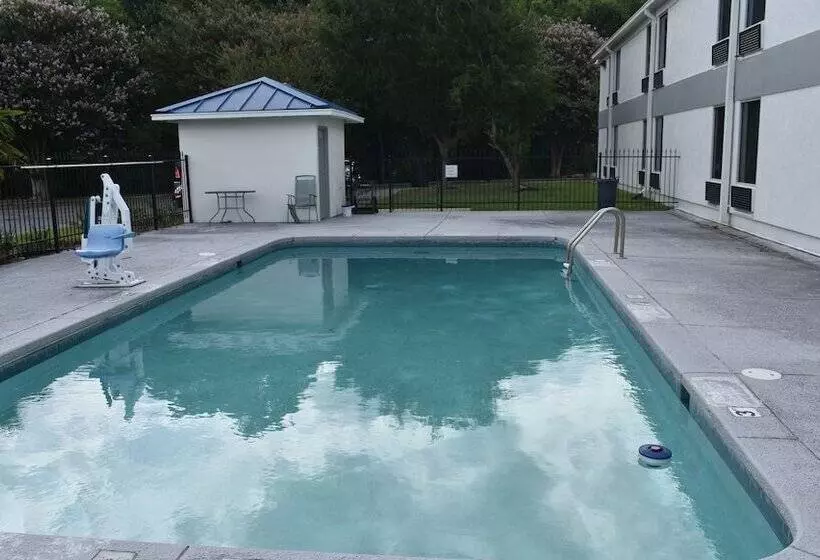 Отель Executive Inn And Suites Baker