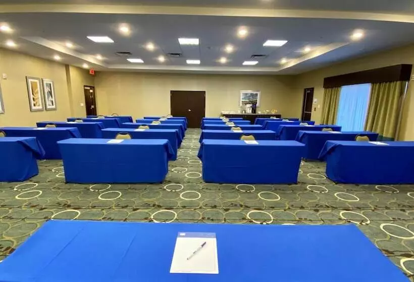 Holiday Inn Express Hotel & Suites Orlando East Ucf Area, An Ihg