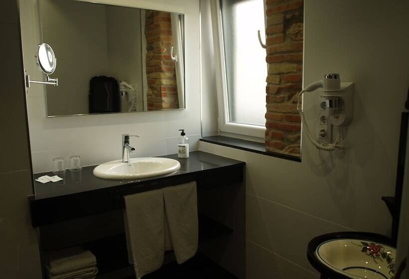 هتل Nou Casablanca