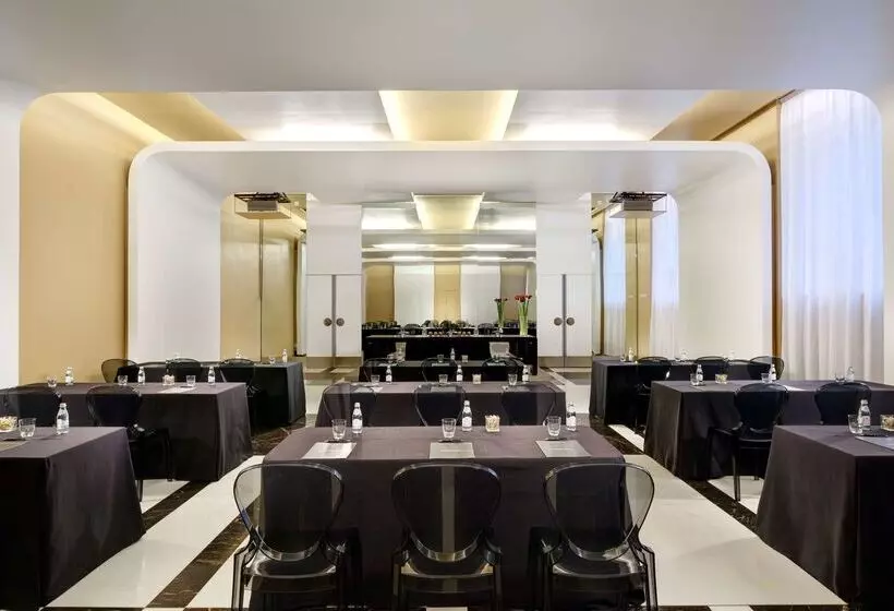 Hotel Palazzo Montemartini Rome, A Radisson Collection