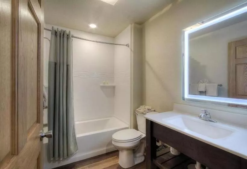 Отель Powder House Lodge