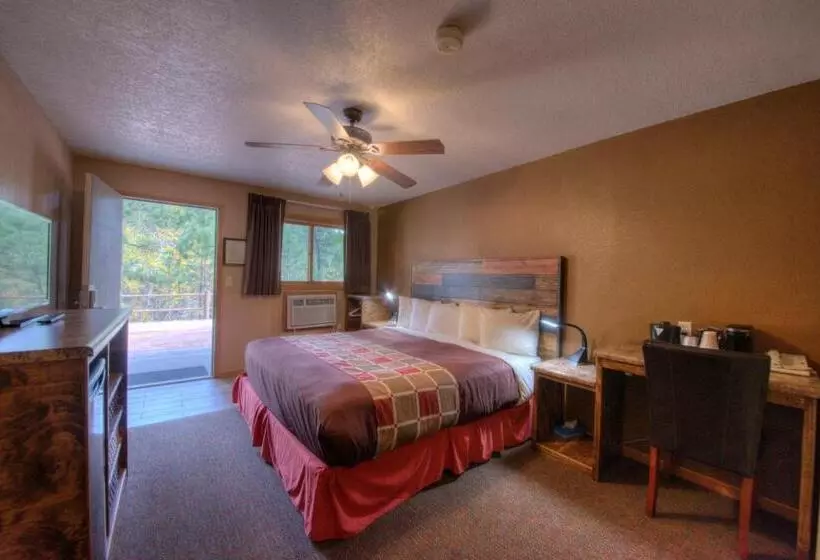 Отель Powder House Lodge