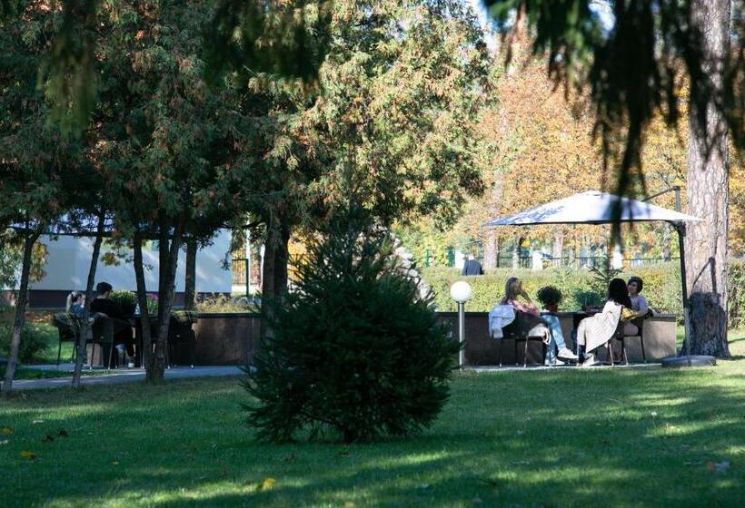 هتل Pushcha Congress