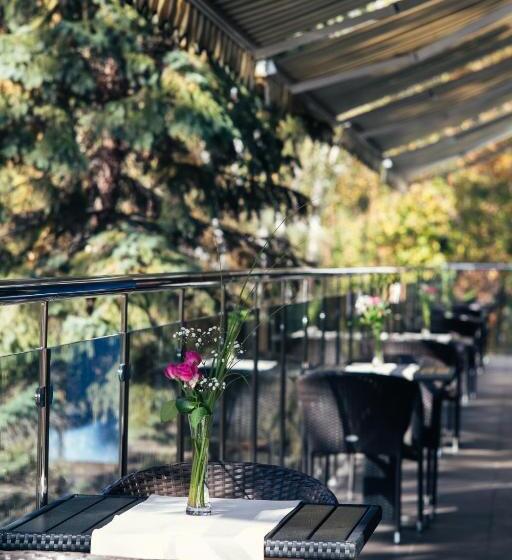 هتل Pushcha Congress