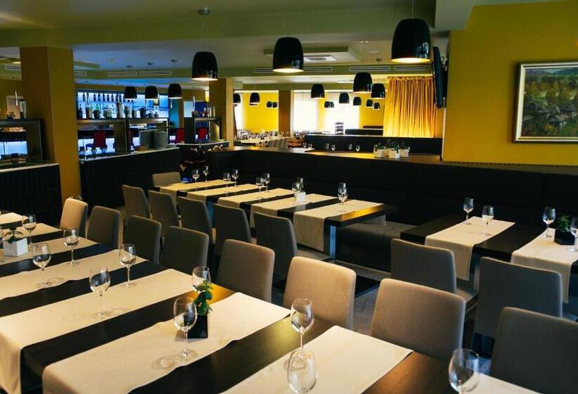 هتل Pushcha Congress