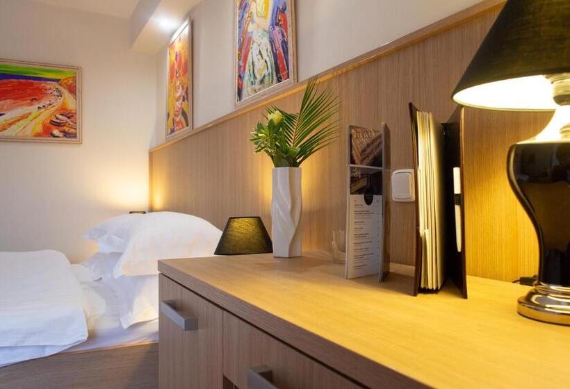 هتل Pushcha Congress