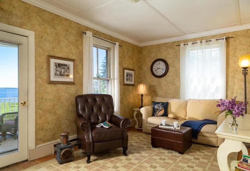 Отель Captain Nickels Inn