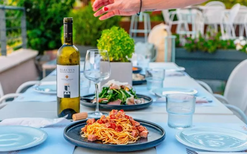 فندق Xenia Residence & Suites