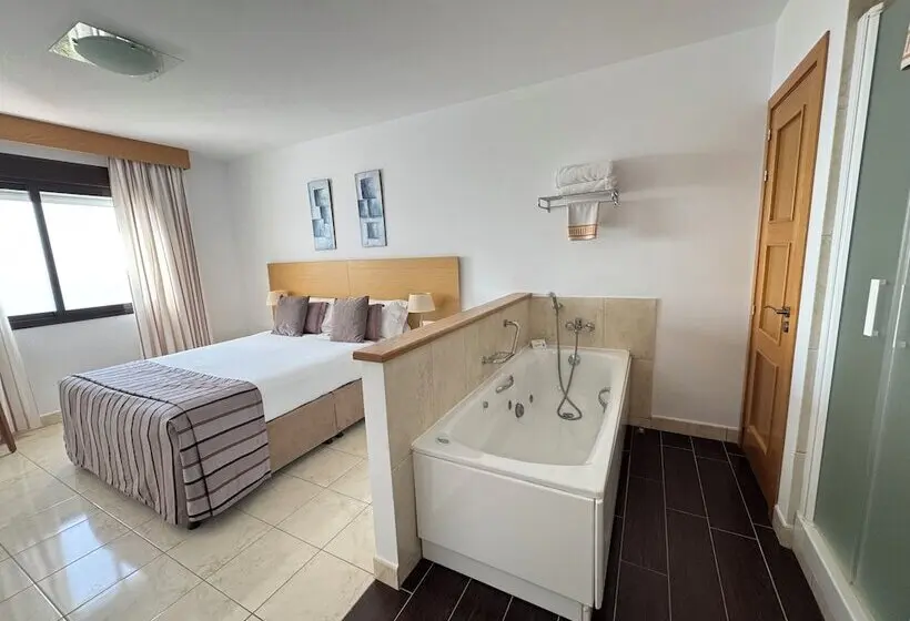 Macdonald La Ermita Resort