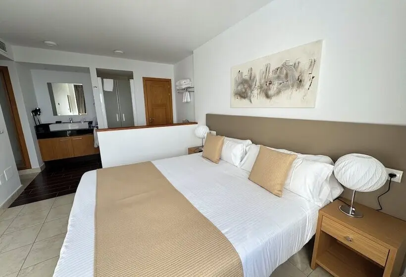 Macdonald La Ermita Resort