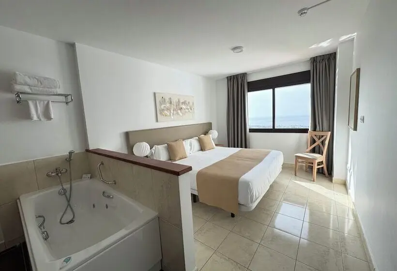 Macdonald La Ermita Resort