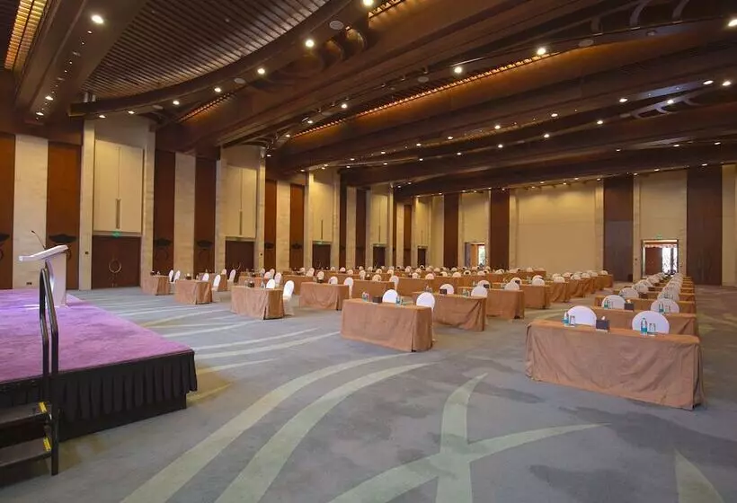 Sofitel Dubai The Palm Resort & Spa