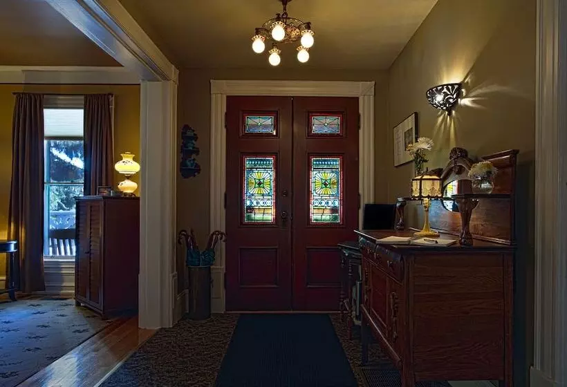 צימר Ash Street Inn