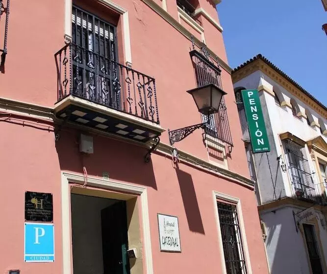 مسافرخانه Pension Catedral