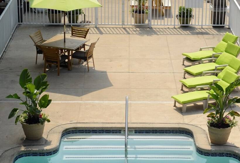 Отель Beach House Dewey