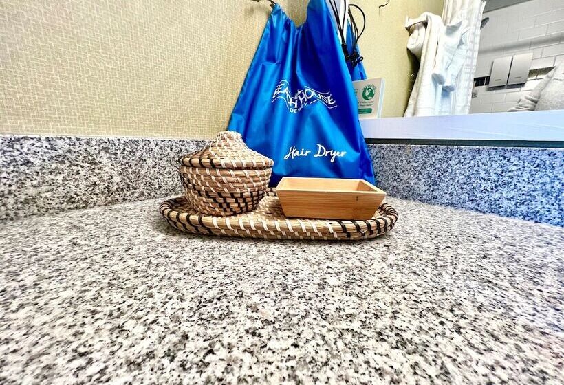 Отель Beach House Dewey