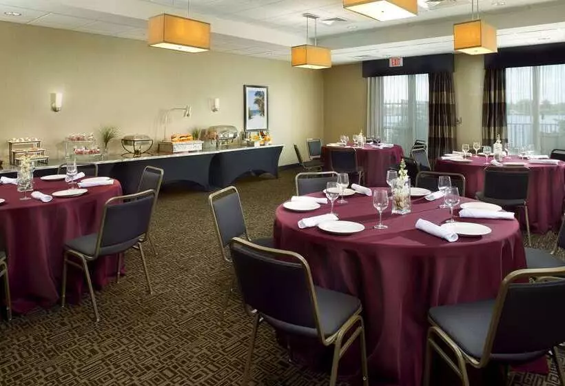 ホテル Holiday Inn Express Miami Airport Blue Lagoon Area, An Ihg