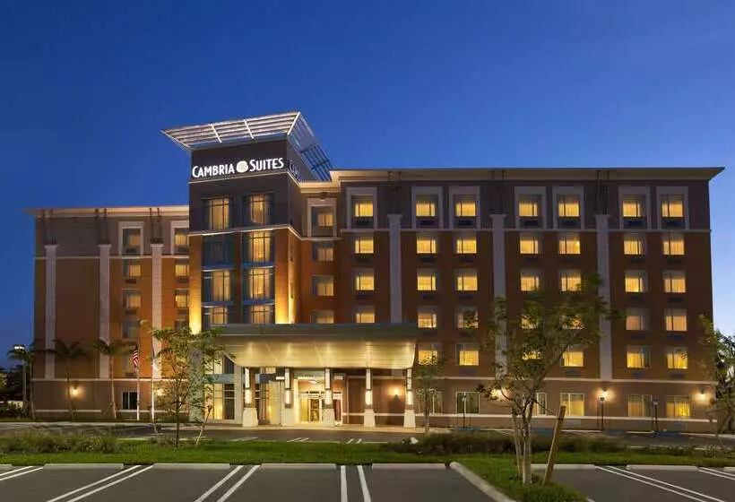 ホテル Holiday Inn Express Miami Airport Blue Lagoon Area, An Ihg