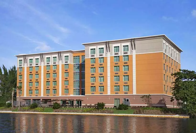 ホテル Holiday Inn Express Miami Airport Blue Lagoon Area, An Ihg