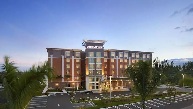 ホテル Holiday Inn Express Miami Airport Blue Lagoon Area, An Ihg