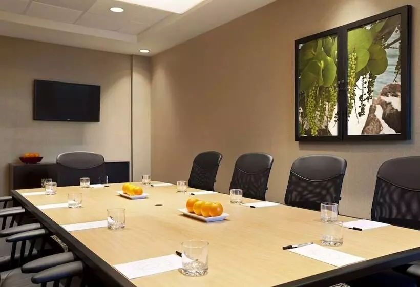 ホテル Holiday Inn Express Miami Airport Blue Lagoon Area, An Ihg