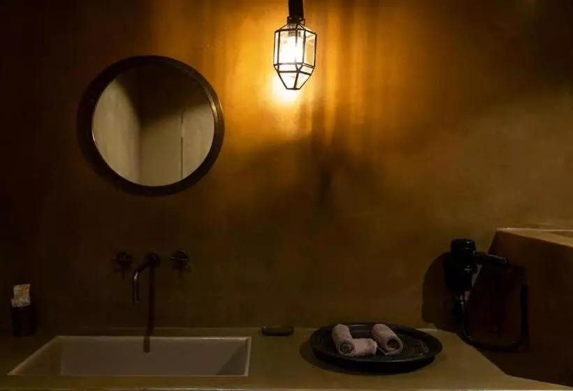 בית מלון כפרי Life Gallery