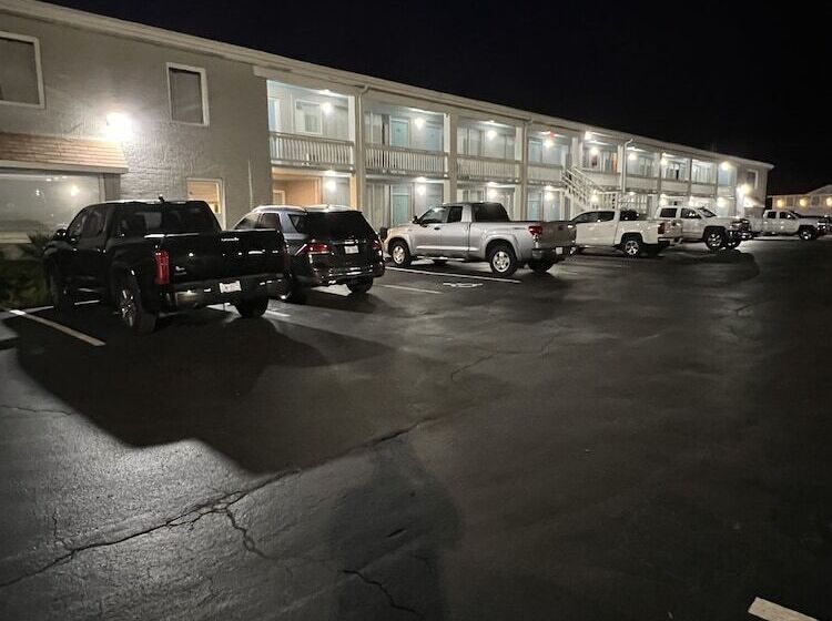 Отель Oceanview Inn  Emerald Isle