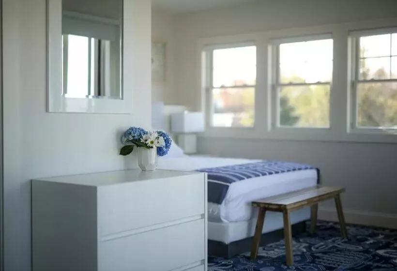 ホテル The Sea Breeze Inn