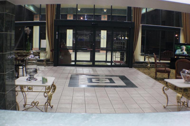 فندق على الطريق The Garden Inn