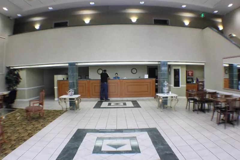 فندق على الطريق The Garden Inn