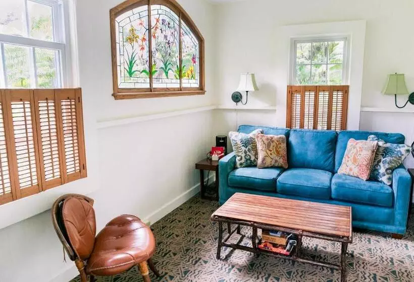 Lomakeskus Kilauea Lodge And Restaurant