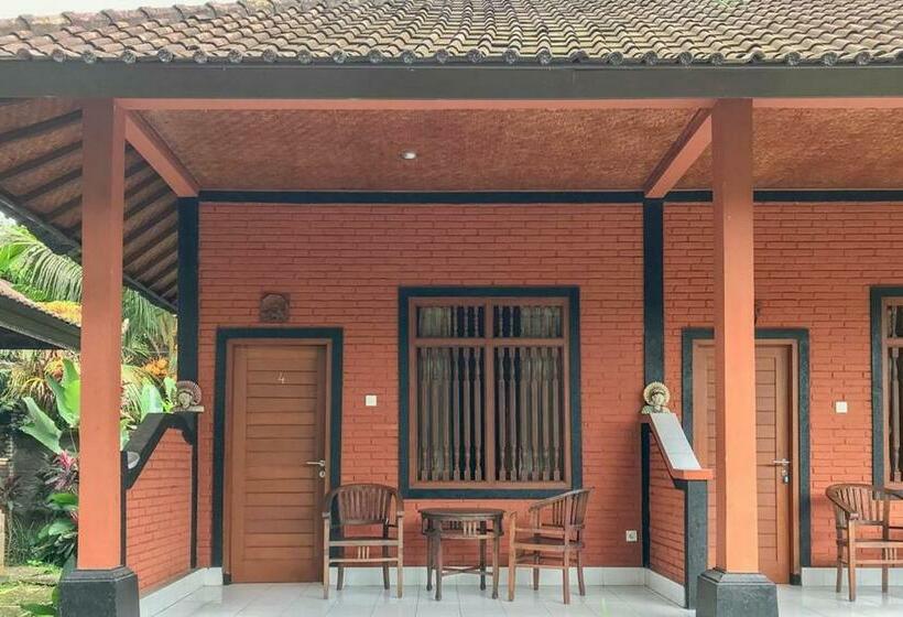 בית מלון כפרי Dewi Ayu 2 Accomodation Redpartner