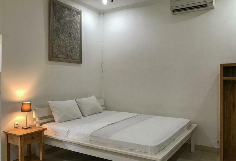 בית מלון כפרי Dewi Ayu 2 Accomodation Redpartner