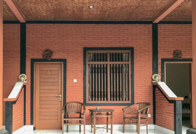 בית מלון כפרי Dewi Ayu 2 Accomodation Redpartner